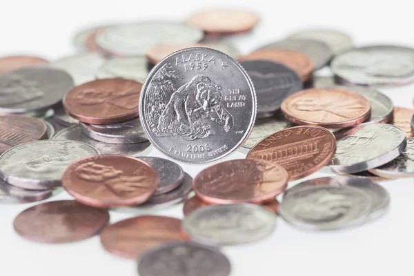 Alaska statligt kvartalet med andra mynt extrema nära upp — Stockfoto