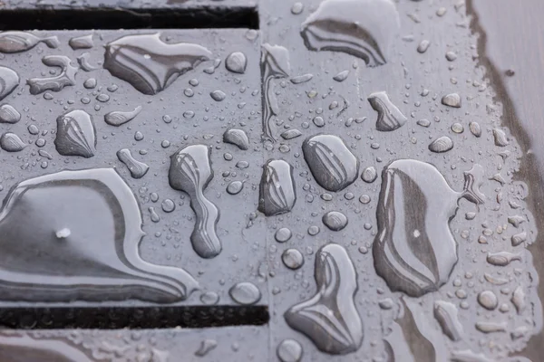 Raindrops pattern on wooden deck close-up — Stock Photo, Image