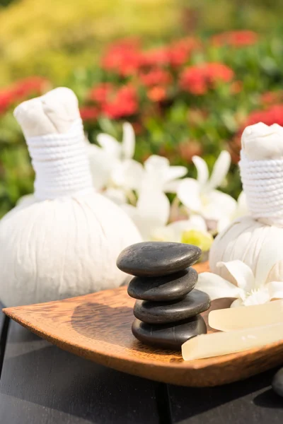 Traditionella växtbaserade spa massage getaway — Stockfoto