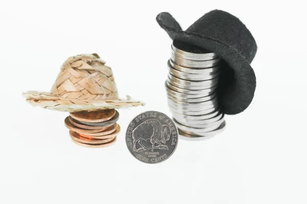 Níquel bisonte americano, centavos, chapéu de palha e chapéu de cowboy de perto — Fotografia de Stock