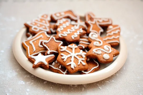 Plate of christmas cookies with festive decoration — Stock Photo, Image