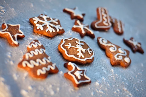 Biscoitos de Natal com decoração festiva — Fotografia de Stock