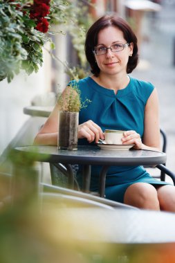 zarif kadın kahve molası