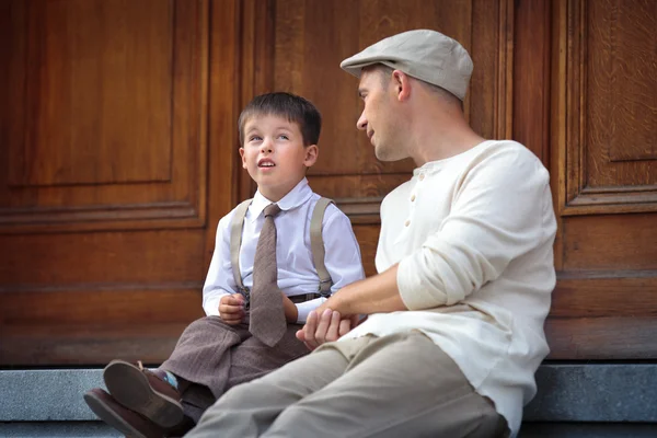 Happy father and son relaxing outdoors in city — Stock Photo, Image