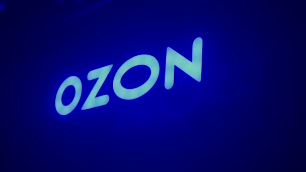 Logo Marki Ozon Neonowe Logo Ozon Jest Jedną Pierwszych Firm — Wideo stockowe