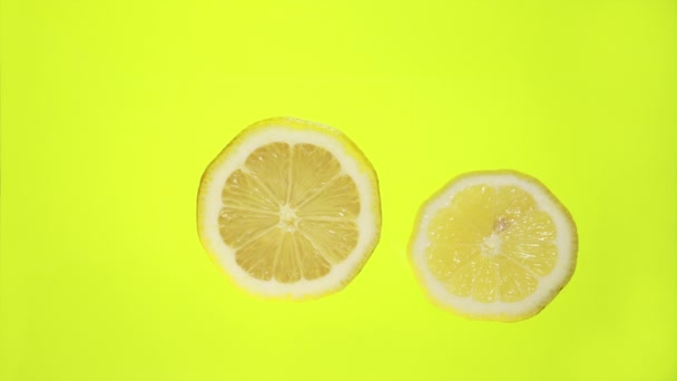 Stop Motion Video Řezaný Citron Ženské Ruce Citronové Půlky Živém — Stock video