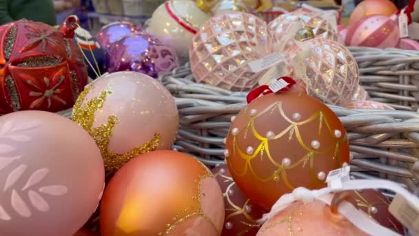 Moscow Russia 2022 Close Christmas Balls Christmas Decoration Selling Colourful — Vídeos de Stock