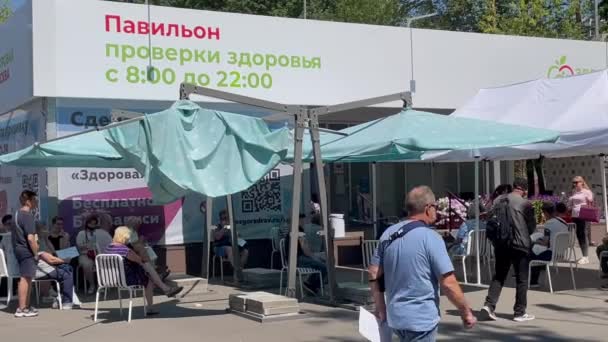 Moscú Rusia 2021 Vacunación Contra Pabellón Covid Vdnkh Centro Vacunación — Vídeo de stock