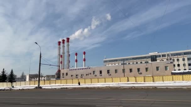 Moscú Rusia 2021 Fumar Pipas Chimenea Chp Central Térmica Babushkinsky — Vídeo de stock