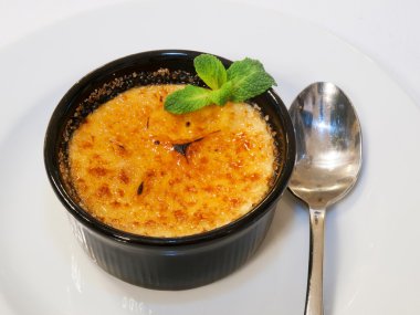 Creme brulee tatlısı