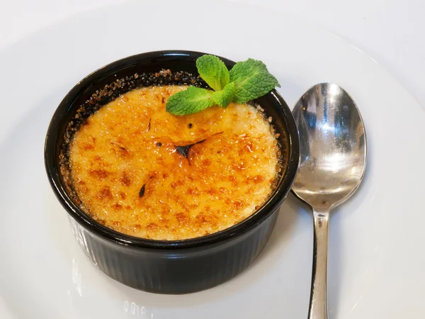 Postre de crema brulee —  Fotos de Stock