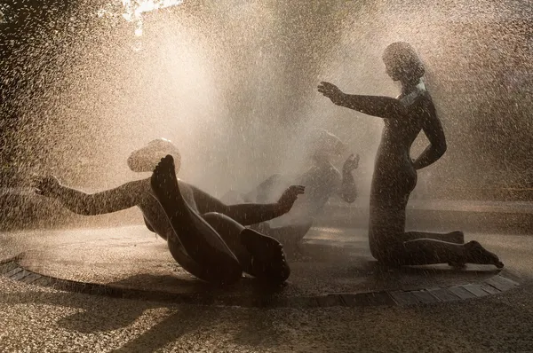 Fonte meninas — Fotografia de Stock