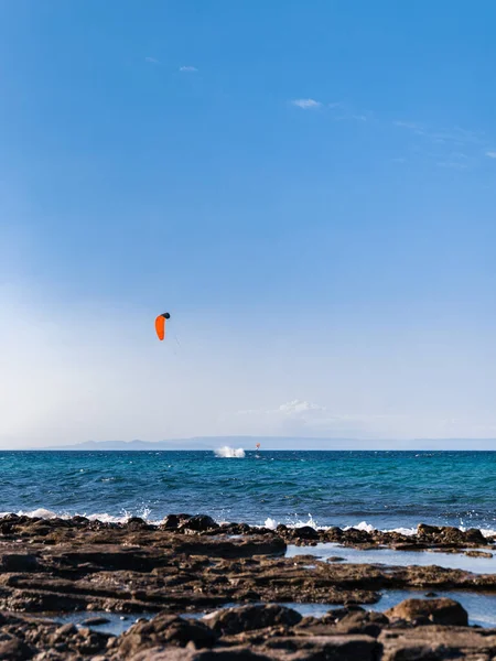 Person Kiteboarding Sea Waves Neat Coastline Blue Sky Background Kitesurfing — Stock Photo, Image