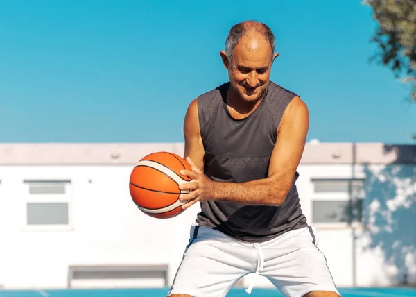 Potret Close Dari Atlet Senior Turki Cypriot Yang Bermain Basket — Stok Foto