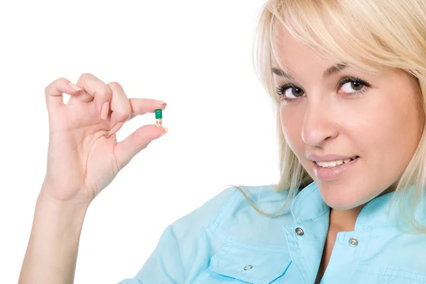 De verpleegster met een groene capsule in een hand — Stockfoto