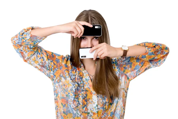 Das Mädchen mit zwei Mobiltelefonen — Stockfoto