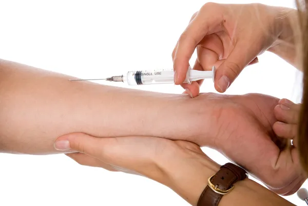 Injeção da vacina na mão — Fotografia de Stock