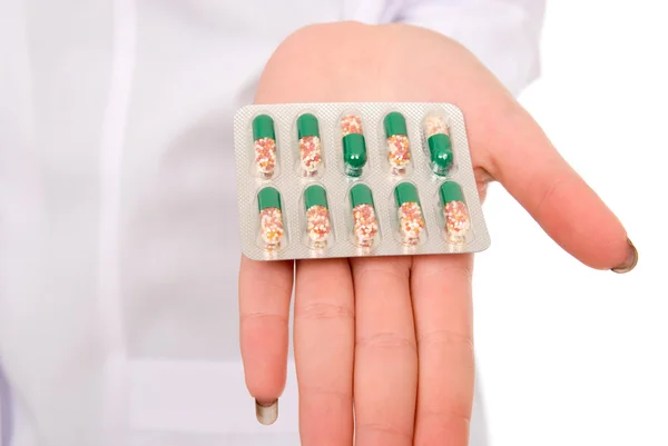 Close-up de comprimidos em sua mão — Fotografia de Stock