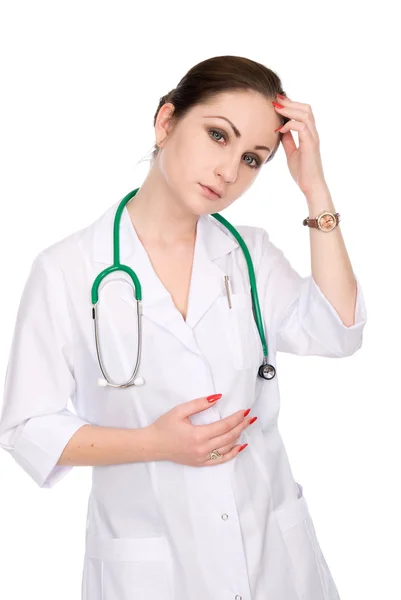 Портрет вдумчивой медсестры со стетоскопом — стоковое фото