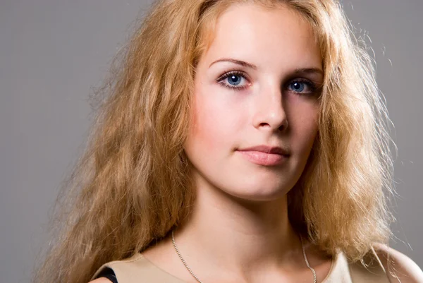 Close-up retrato de uma bela jovem encantadora menina — Fotografia de Stock