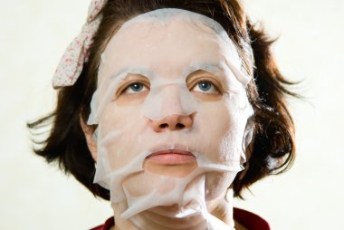 tre için yüzünde maske olan kadın portre Güzellik Portresi