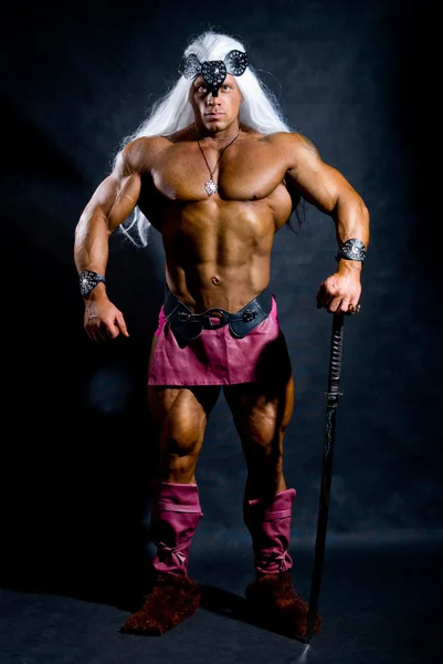 Muscular man in the image based on the barbarian sword. — Stock Photo, Image