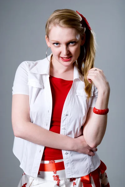 Portrait of a beautiful girl with piercing eyes — Stock Photo, Image