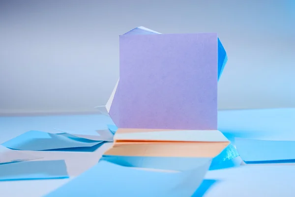 Purple sheet of paper. Colorful sticky note. Paper records. — Stock Photo, Image