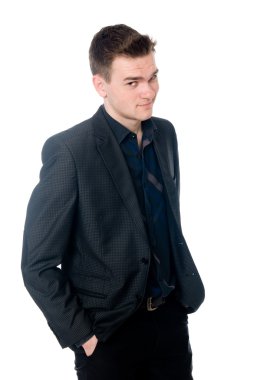 başarılı bir genç işadamı portresi. el ve cepler.