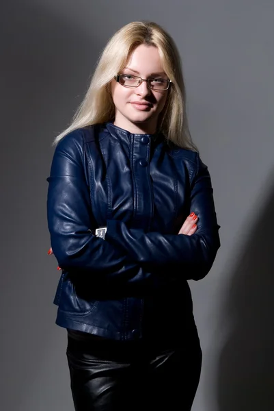 Portrait of a beautiful blonde in a cute leather jacket — Stock Photo, Image