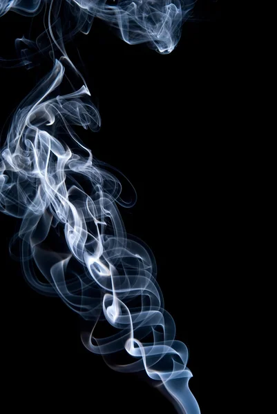 Abstrakt røyk på svart bakgrunn – stockfoto