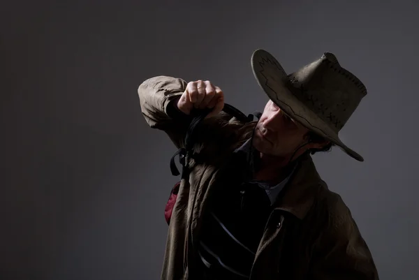 The traveler throws hat in a backpack — Stock Photo, Image