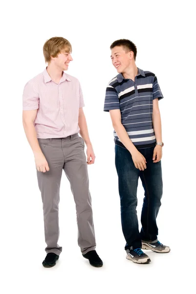 Zwei Studenten schauen einander an und lächeln. — Stockfoto