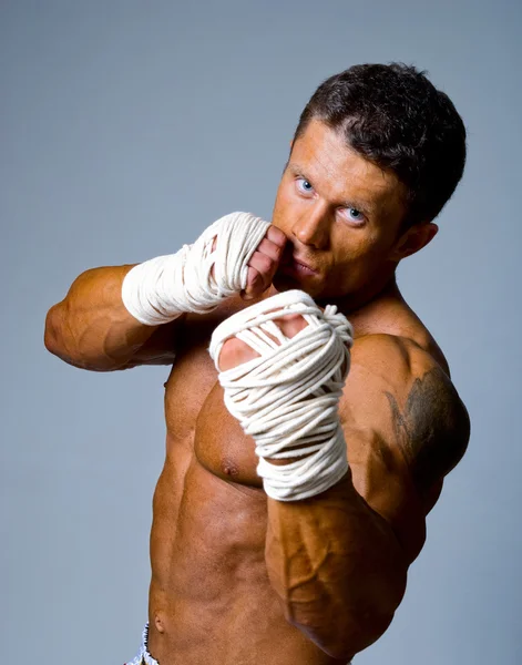 Golpes de combate adultos experimentados durante el entrenamiento . — Foto de Stock