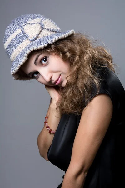 Beautiful girl in warm hat looks into the camera — Stock Photo, Image