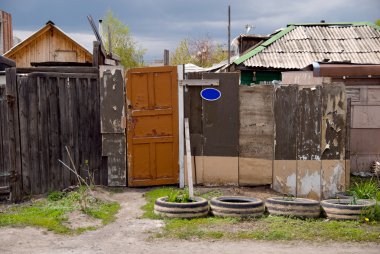 Eski çit ve kapılar