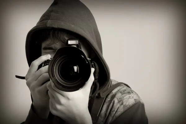 Portrait of young man photographer with camera — Stock Photo, Image