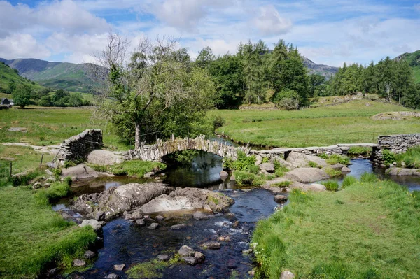 Little Langdale Deki Slaters Köprüsü Nehrin Üzerinden Batıya Bakıyor — Stok fotoğraf