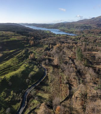 Coniston Gölü ve Göl Bölgesi manzarası