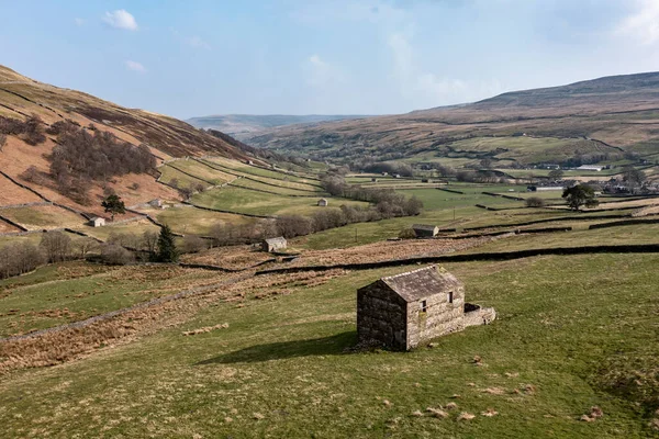 Stone Barns Farmland Angram Thwaite Swaledale North Yorkshire — Stock Photo, Image