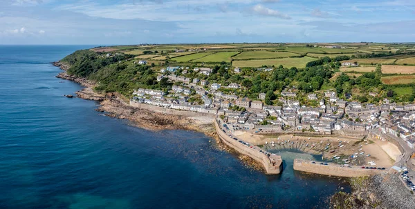 Mousehole Village Harbour Cornwall Low Tide Sunny Day Elevated View — ストック写真