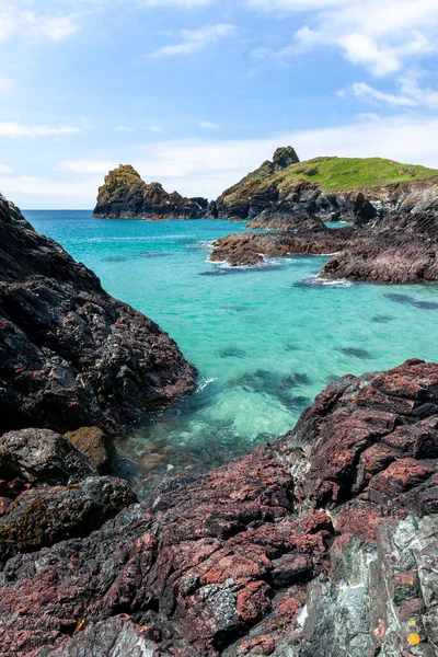 Vertikální Formát Pohled Výhledem Kynance Cove Ještěrčím Poloostrově Cornwall — Stock fotografie