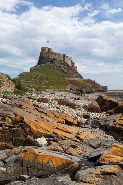 Lindisfarne Château Île Sainte Des Rochers Sur Rivage Aucun Peuple — Photo