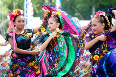 Meksikalı dansçılar.