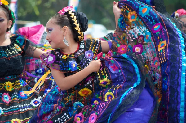 Meksikalı dansçılar.