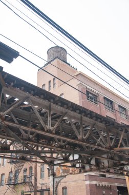 askıya alınan tren yolu