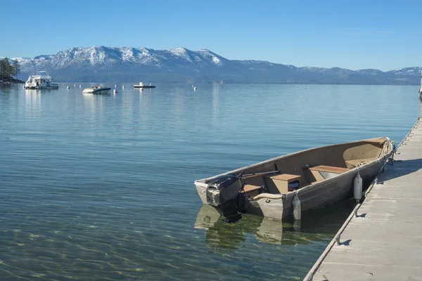 Barco do Lago de montanha — Fotografia de Stock