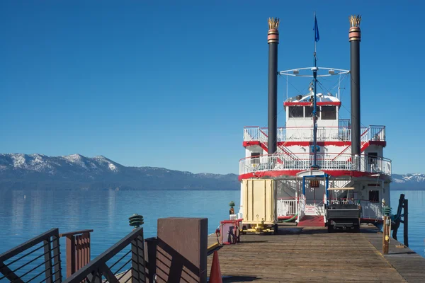 Barco do Lago de montanha — Fotografia de Stock