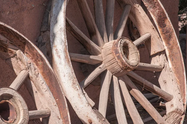 Altes westliches Wagenrad — Stockfoto