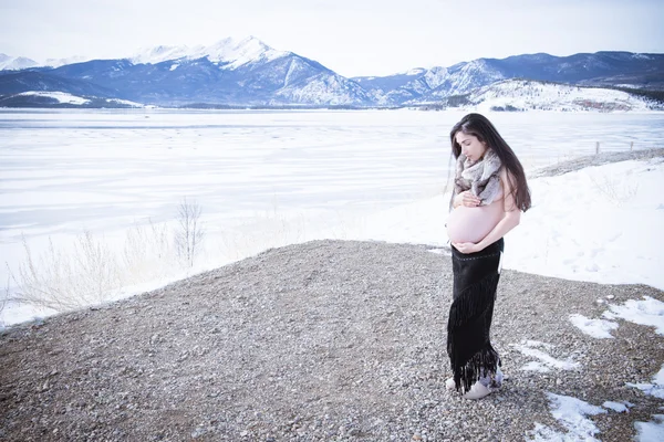 Nieve embarazada — Foto de Stock